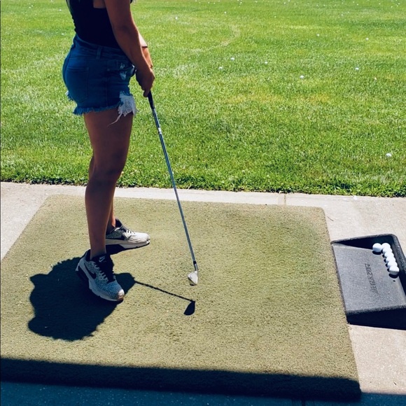 MEET YOUR POSHER 🌺👛🛍🎀 - Picture 3 of 4